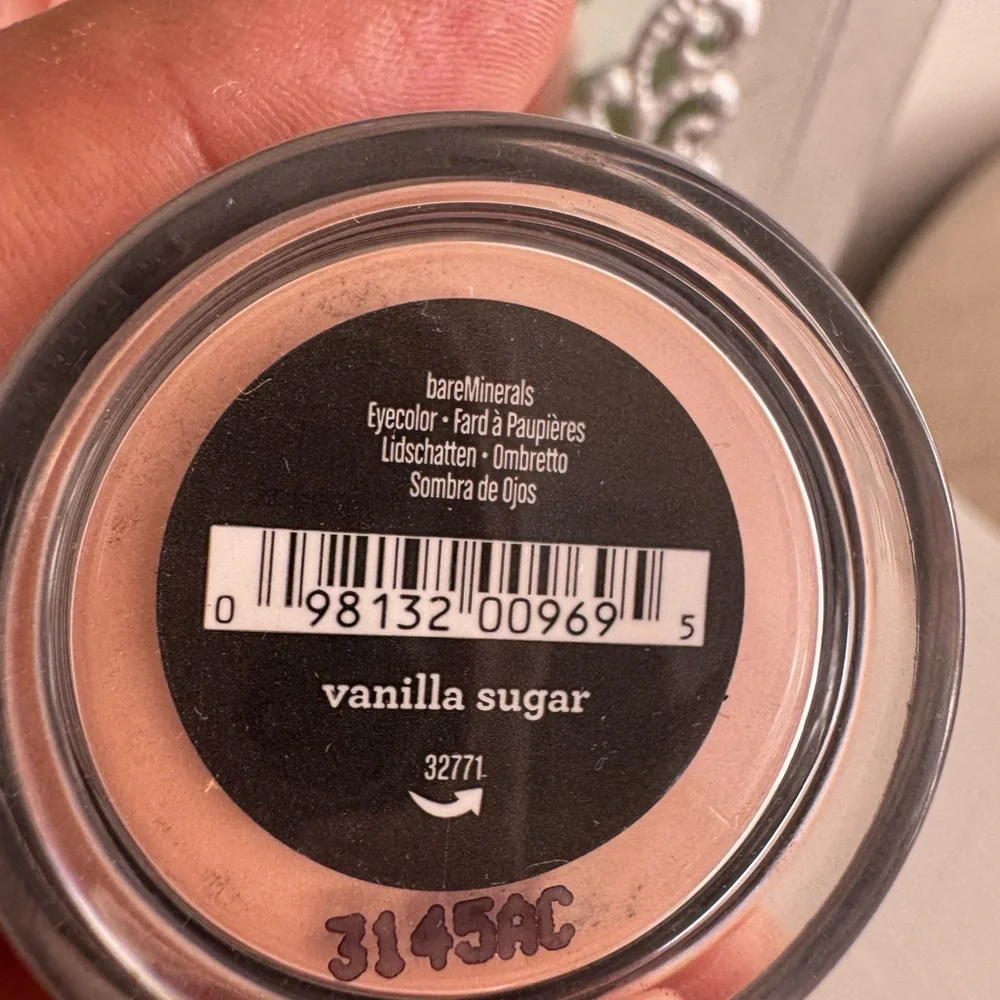 bareMinerals eyeshadow color VANILLA SUGAR